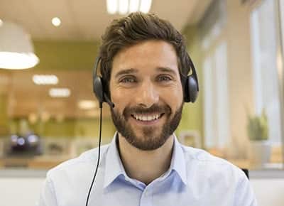 A help desk support person